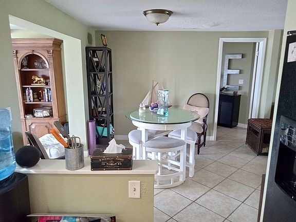 2nd image of 1802 Lakeview Blvd