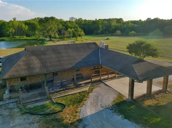 4435 W 263rd St, Louisburg, KS 66053