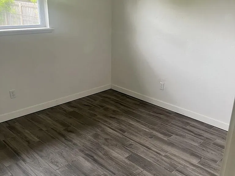 2512 Yorkshire Ave — Photo 8