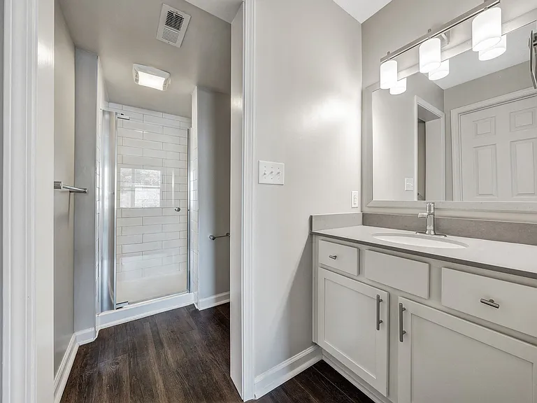 Sunscape Apartments — Photo 33