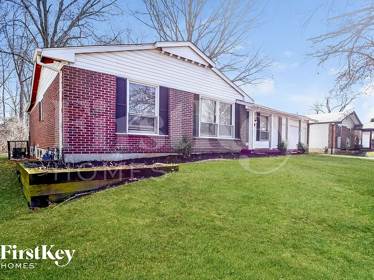 3250 Churchill Dr — Photo 2