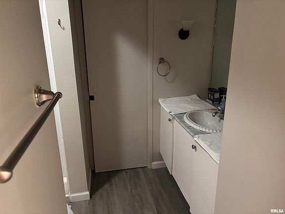 4th image of 205 S Emerald Ln
