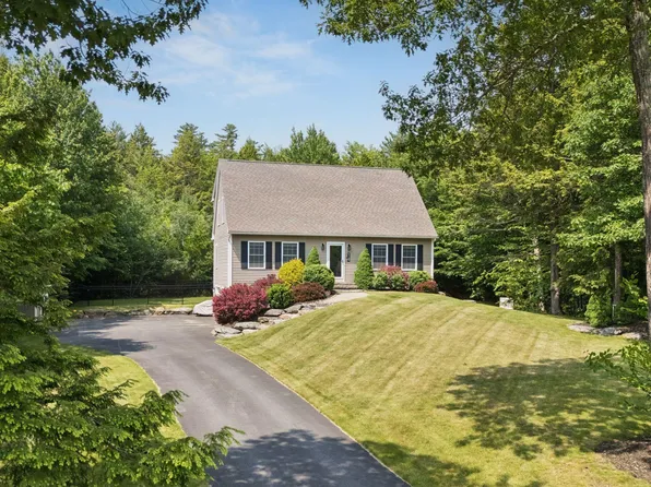 14 Jordan Circle, Gray, ME 04039