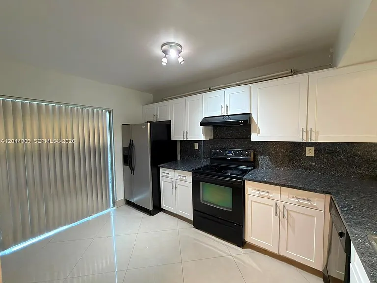 862 Crystal Lake Dr — Photo 5