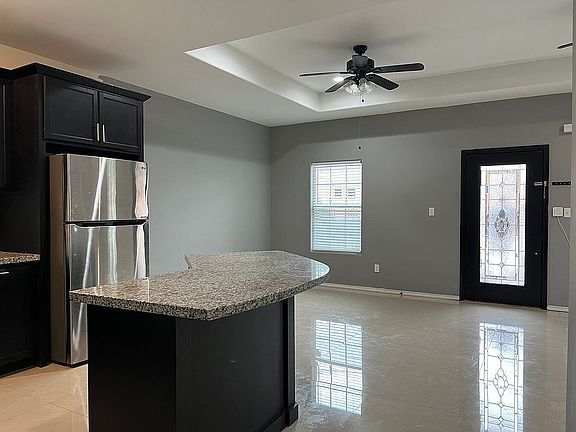 3rd image of 437 Yoakum St