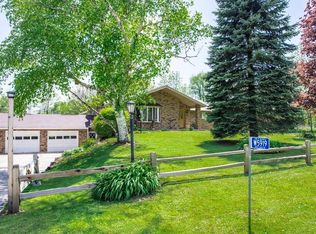 W5919 Brick Church Rd, Fontana, WI 53125