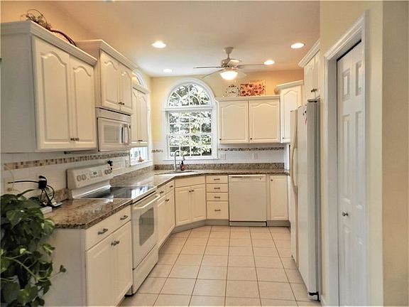5th image of 1003 Pinnacle Way