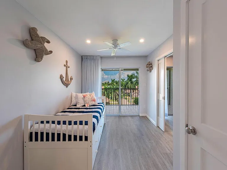 555 Park Shore Dr #508 — Photo 9
