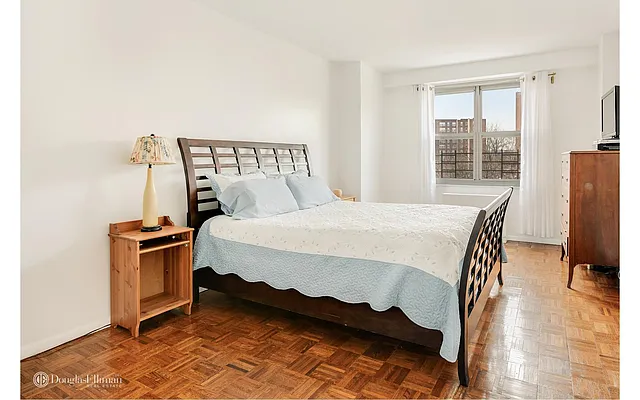 Sold by Douglas Elliman | media 23