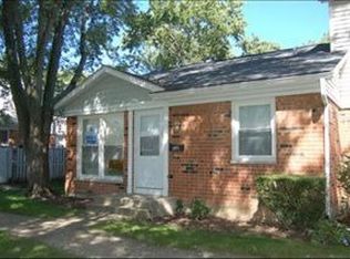 2071 Essex Ct, Streamwood, IL