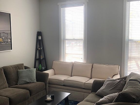 2nd image of 948 W Willow St #2