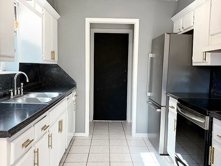 740 W Elder Dr — Photo 4