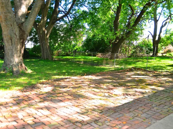 1704 Park Haven Dr, Champaign, IL 61820