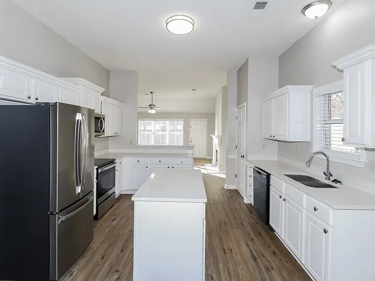 1655 Torrington Dr — Photo 9