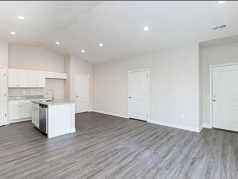 2346 E Cheyenne Ct — Photo 32