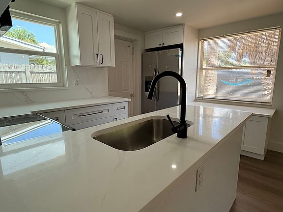 Touchless faucet