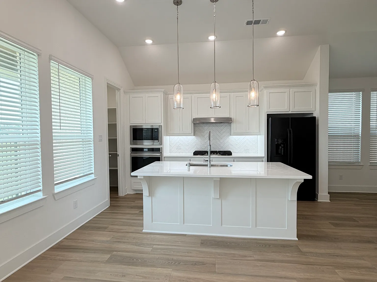 3 bed, 1645 sqft, $2,300 — Photo 1