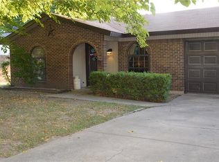 804 Thompson Dr, Saginaw, TX 76179
