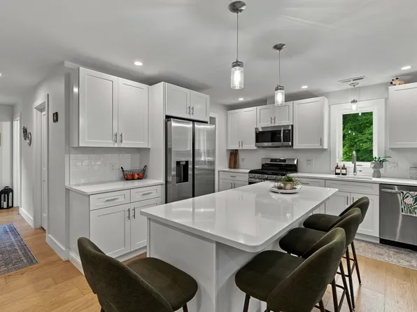 24 Locust St, Salisbury, MA 01952