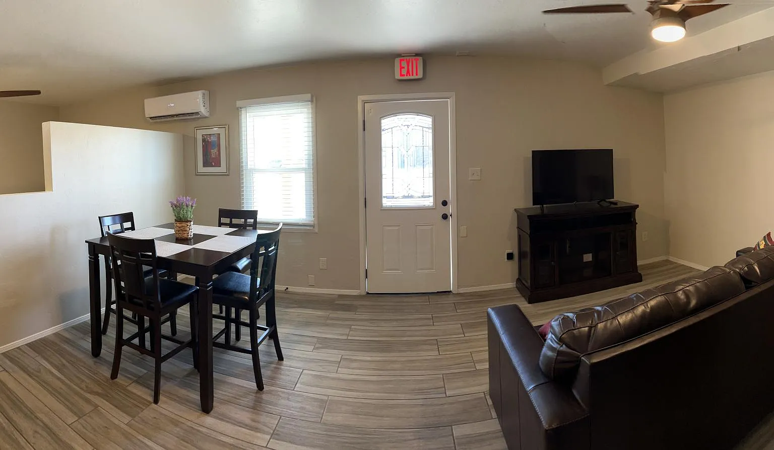 212 W Hadley Ave — Photo 3