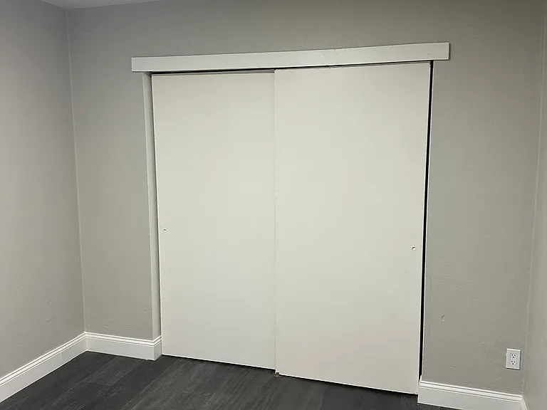 1121 Locust St — Photo 12