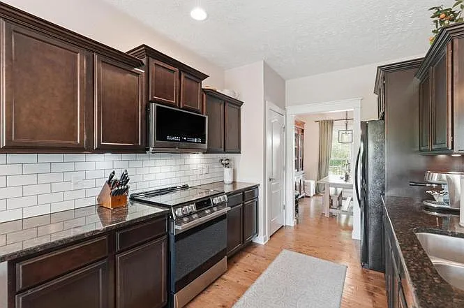 8012 Mandan Dr — Photo 4
