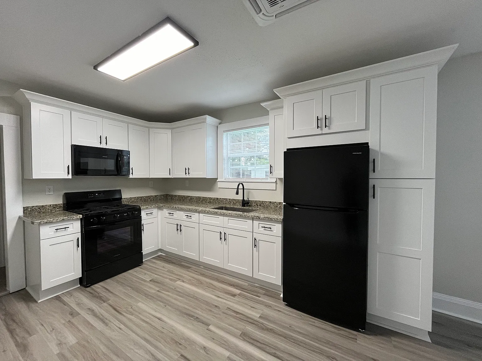 1 bed, 550 sqft, $1,200 — Photo 2