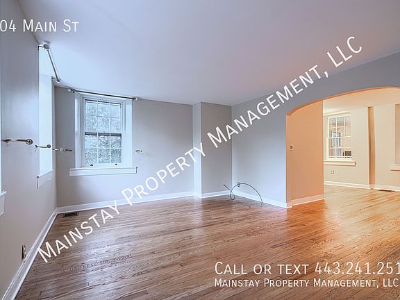 3rd image of 704 Main St