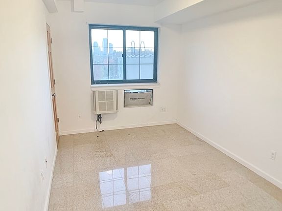 3rd image of 25-24 Broadway #4FF
