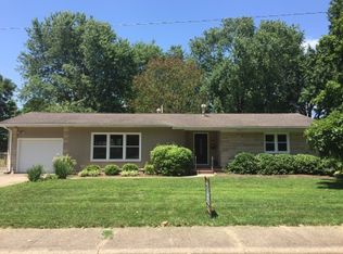 610 Montgomery Cir, Carmi, IL 62821