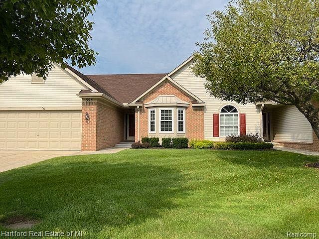1st image of 395 Woodvale Dr