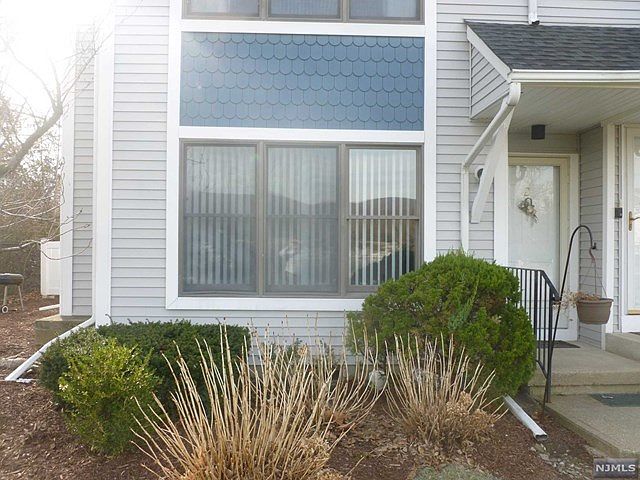 1st image of 2 Heritage Ln #501