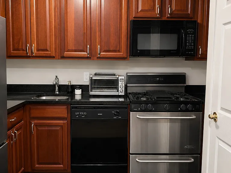 243 W 76th St #1B — Photo 3