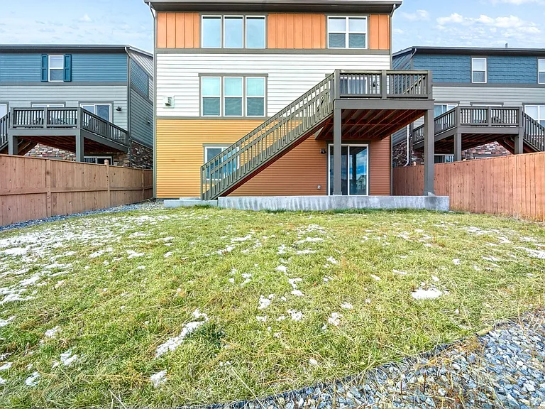 470 Hyde Park Cir — Photo 15
