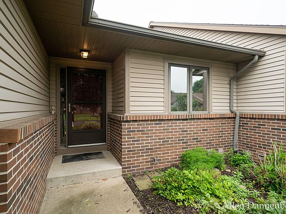 5th image of 1946 Lakeview Dr