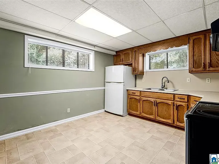 1229 Edinborough Ln — Photo 4