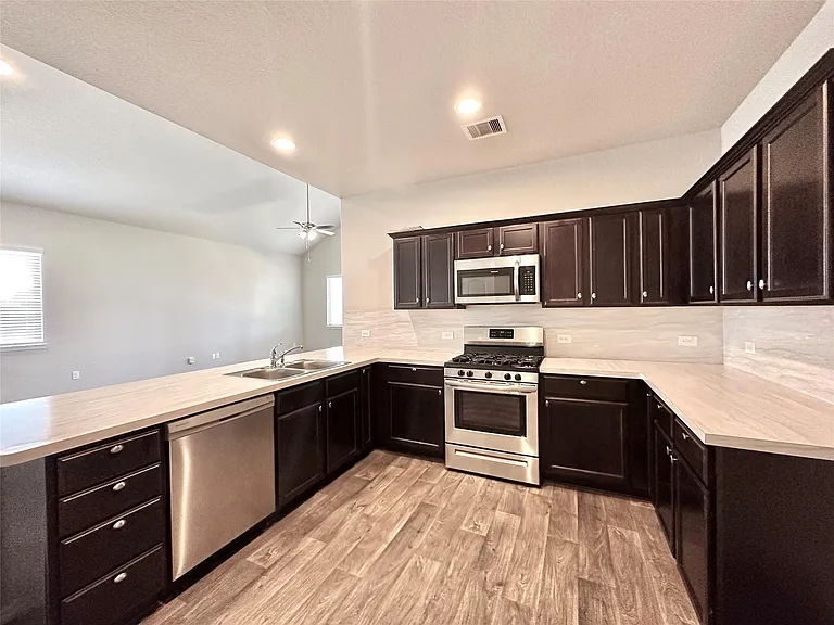 5410 Pembrokeshire Cir — Photo 8
