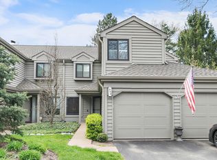 993 W Longmeadow Ct #1028, Barrington, IL 60010