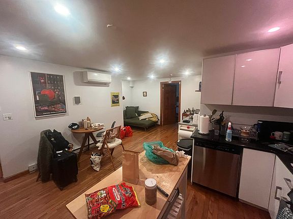 5th image of 405 Clermont Ave APT 1