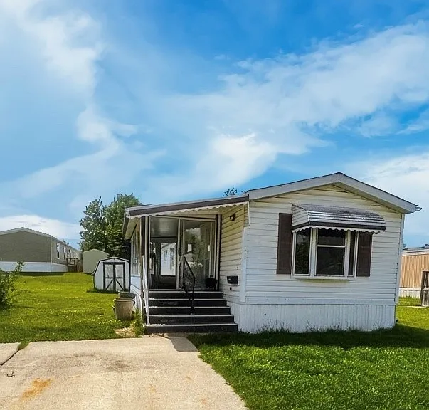 546 Selkirk Dr — Photo 10