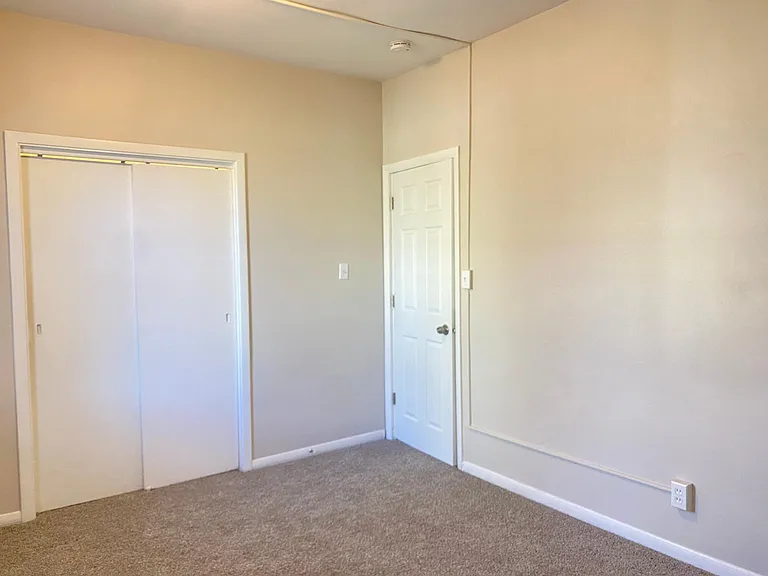 BR2 w/closet