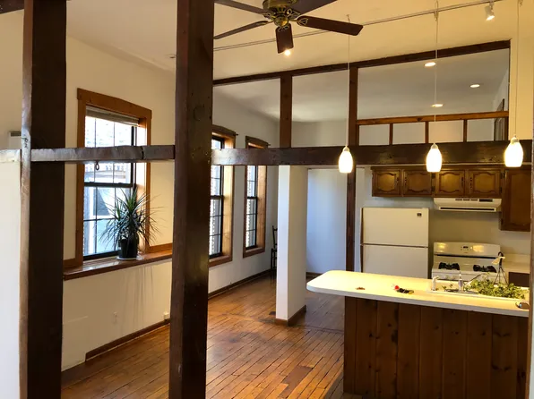 1222 W Grace St APT 2D, Chicago, IL 60613
