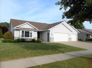 1817 S Angela Dr, Appleton, WI 54915