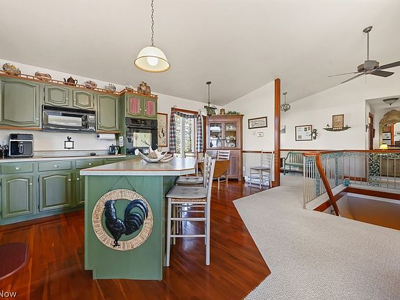 4th image of 6122 Frederick Ave NE