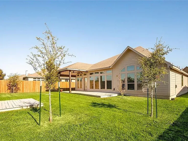 3028 Saddlehorn Dr — Photo 2