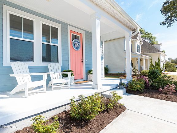 5th image of 303 Seafarer Street