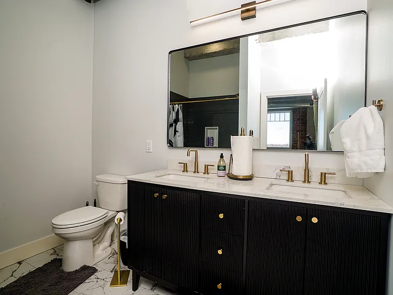 217 N Locust St #6A — Photo 8