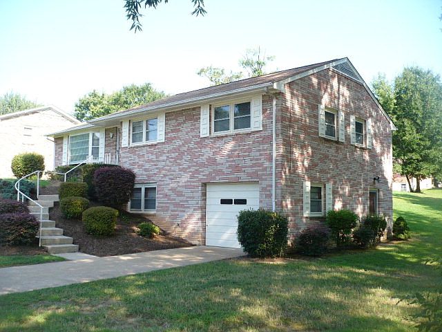 2nd image of 402 Brentwood Dr