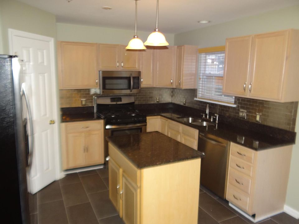 Large kitchen with Granite countertops, stainless steel appliances, and pantry.