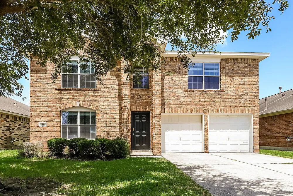 3 bed, 2.5 bath, 2120 sqft, $1,915 — Photo 1